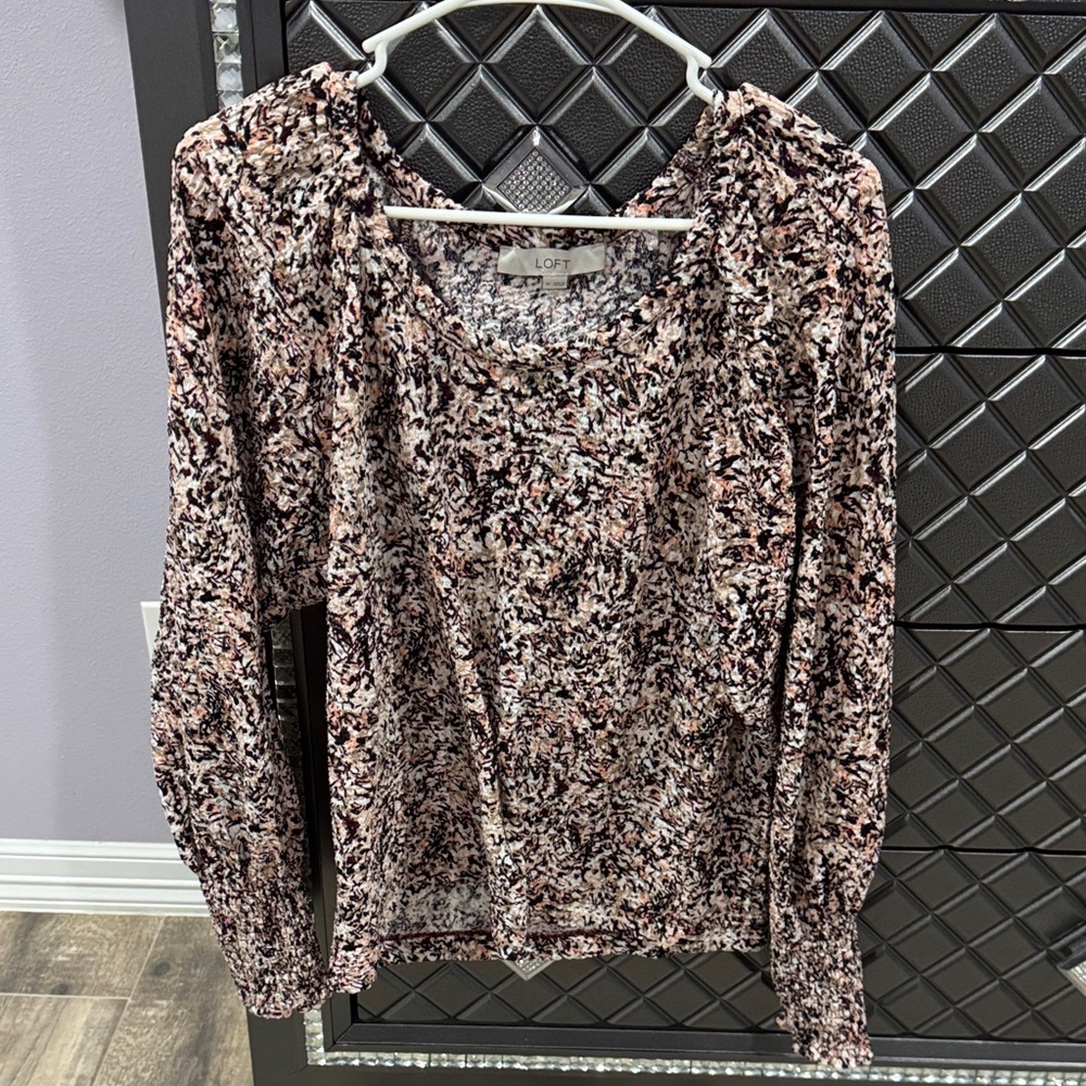 LOFT Women's Black and Pink Patterned Blouse